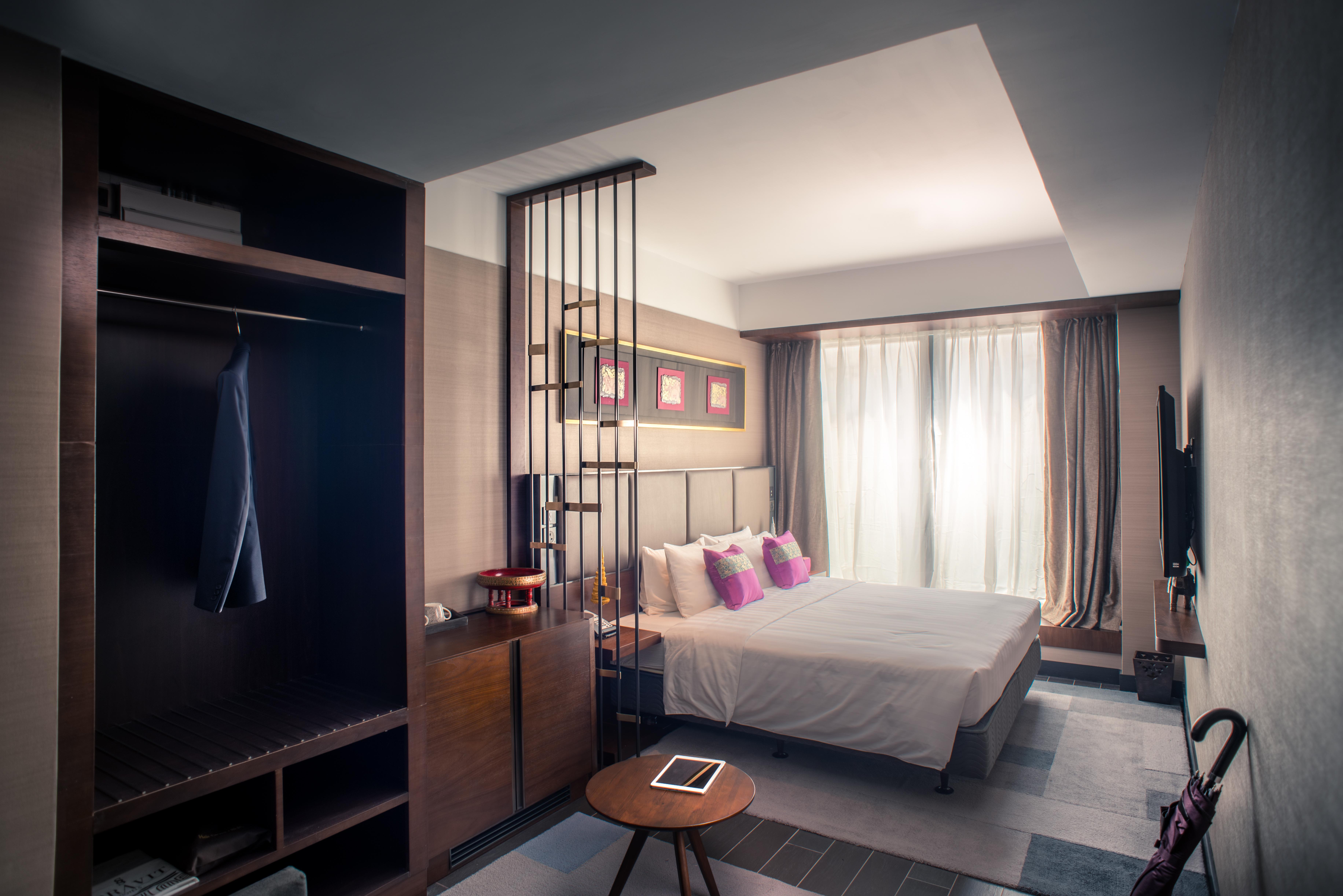 Hotel Soravit On Granville 4*