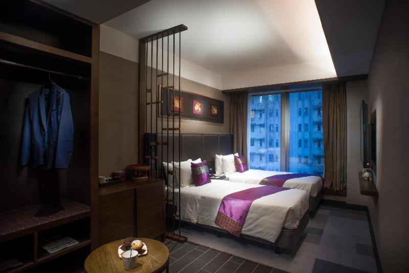 Hotel Soravit On Granville 4*